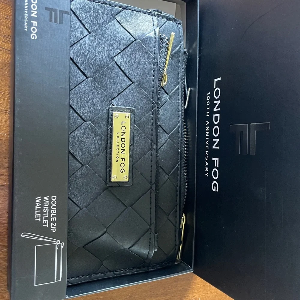 New In Box London Fog Black Quilted Wristlet - Picture 9 of 14